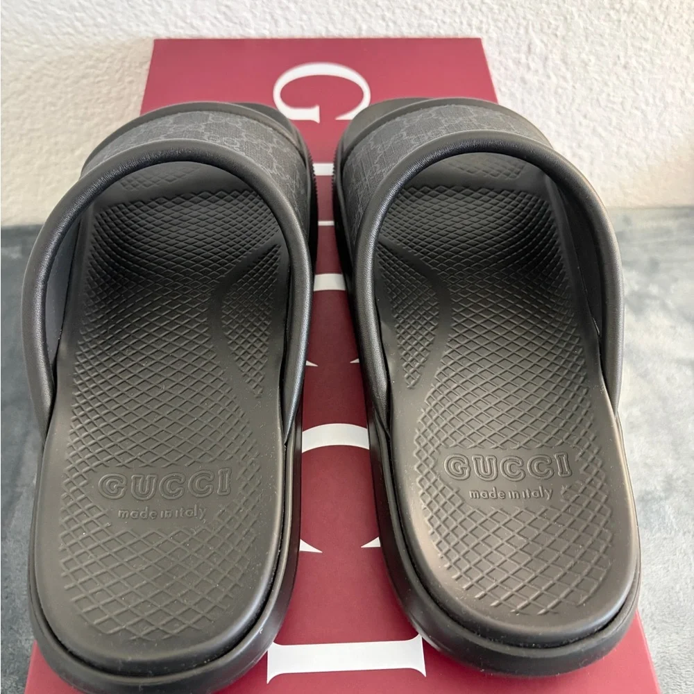 Brand New Mens Gucci GG Supreme Canvas Slide Sandals Black Size 7 (US 7.5)